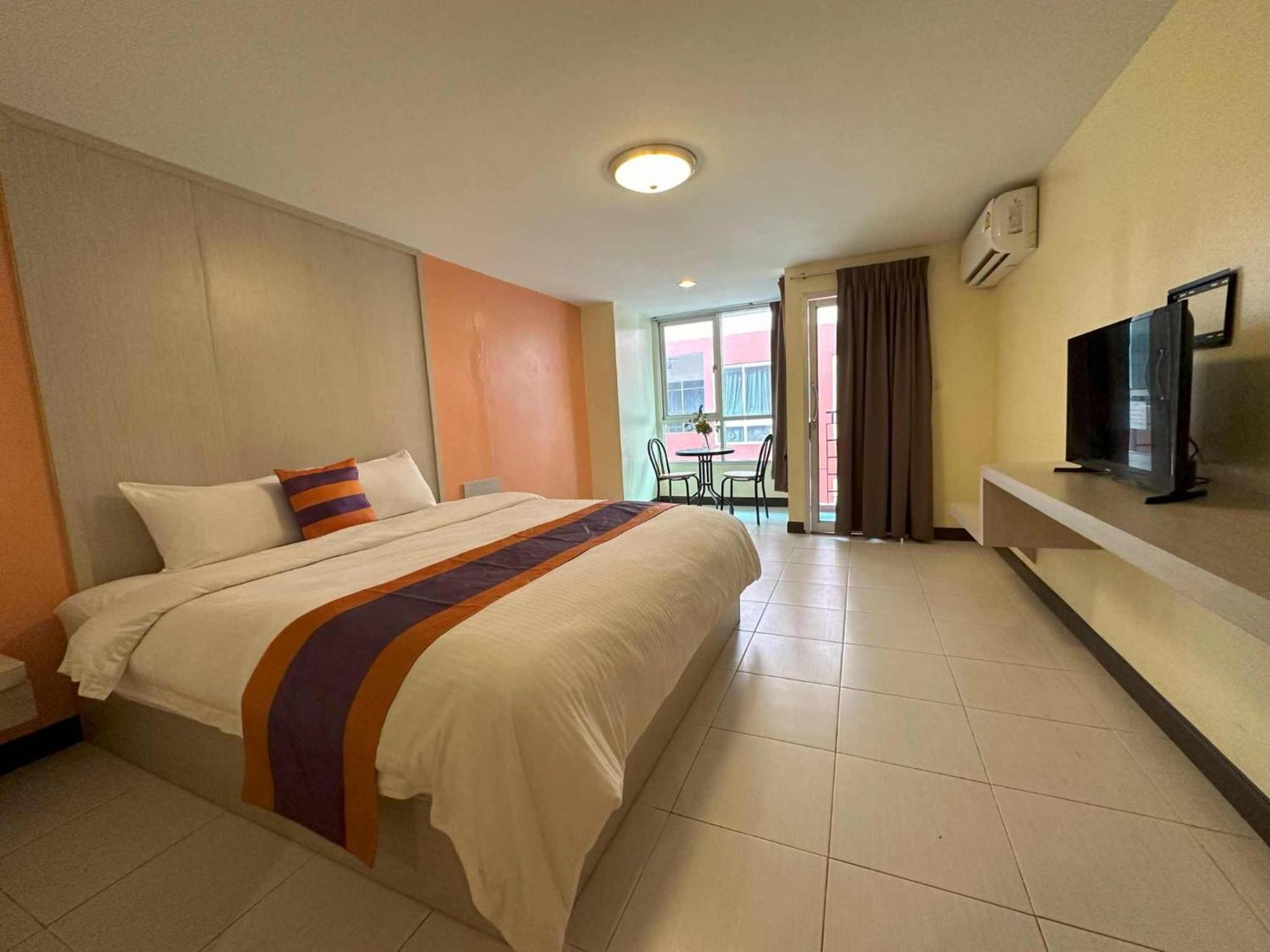 Aryan Suites Hotel Bangkok Exterior foto